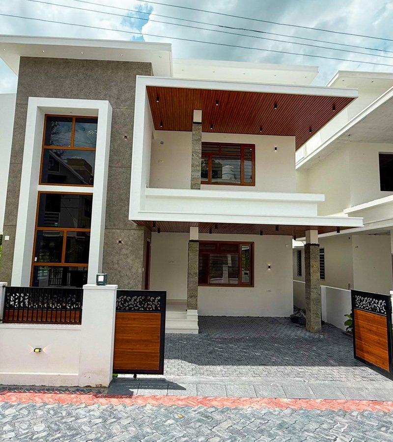 Spacious 4BHK Villa in Chemmalapadi – 5.8 Cents, 2730 Sqft, 3-Car Parking |FYD04