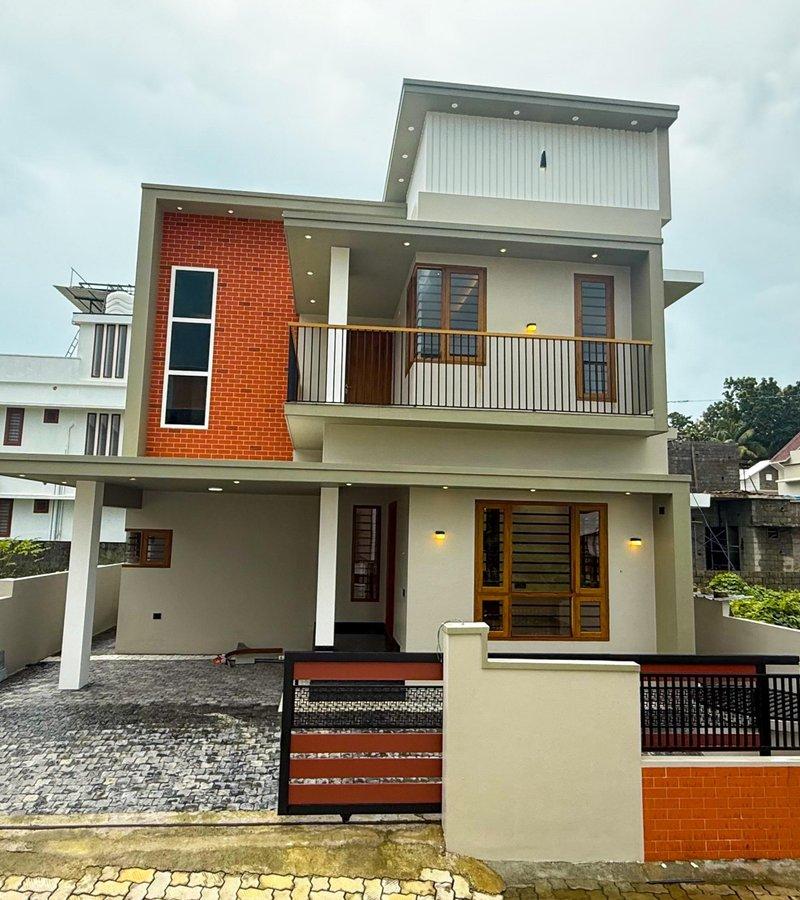 കളമശ്ശേരിയിൽ നിന്നും വെറും 5 മിനുട്ടിൽ എത്തിച്ചേരാവുന്ന ഒരു കിടിലൻ വീട് | KALAMASERY|FYD30