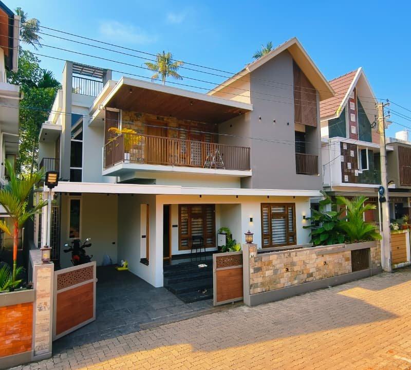 Beautiful 5 BHK Fully Furnished House for Sale in Pukkattupady