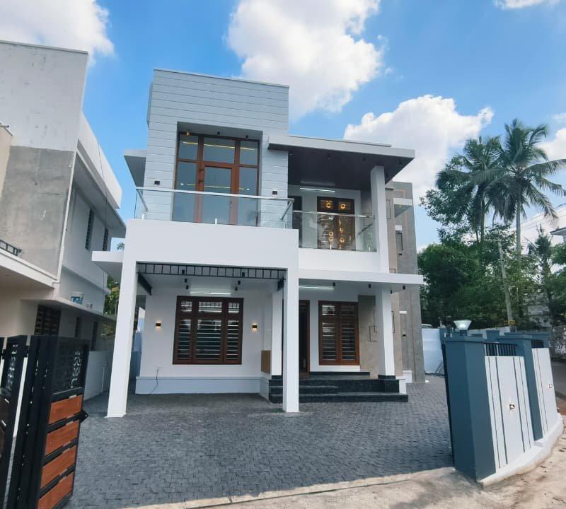 Near Infopark | A well-designed home close to the main hospital | Pazhanganad |NEAR PUKKATTUPADY