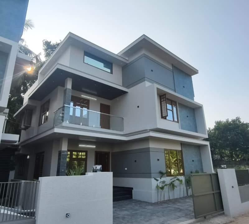 NEAR KALAMASSERY | 4 BHK | 4.25 CENT | 2200 SQFT 